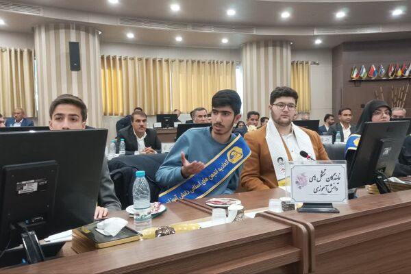 دیدار وزیر آموزش‌وپرورش با نماینده تشکل‌های دانش‌آموزی استان فارس