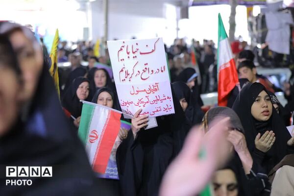 شکوه حضور دختران ساوجبلاغ در جشن دهه کرامت 