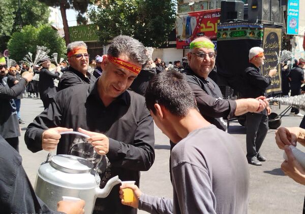 برپایی پرشور مراسم عزاداری سیدالشهدا در خیابان‌های نیشابور 