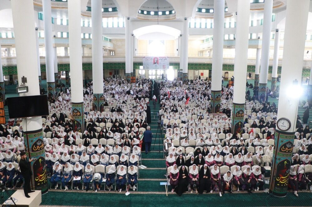 حضور ۱۰ هزار دانش‌آموز زنجانی در پویش ملی «باید برخاست»