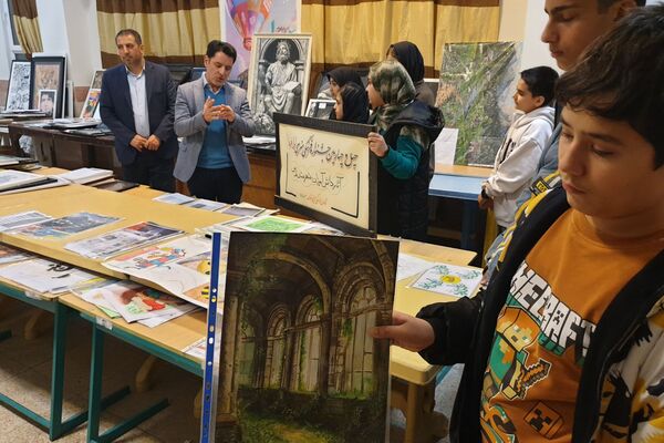 بازدید رئیس آموزش و پرورش شهرستان قدس از داوری آثار جشنواره فرهنگی هنری فردا و پرسش مهر