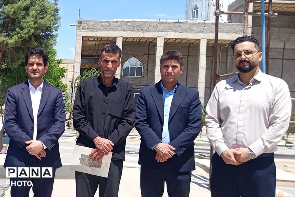 غبارروبی مزار شهدای آستان مقدس امام زاده‌حسن نسیم‌شهر