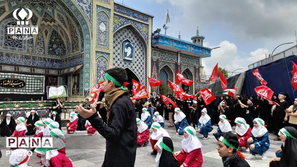 تشییع نمادین رهبر شهید