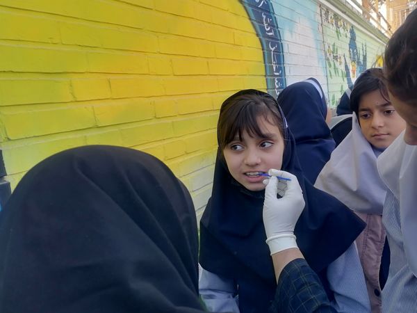 وارنیش فلوراید برای دانش آموزان دبستان ناهید نخودی 
