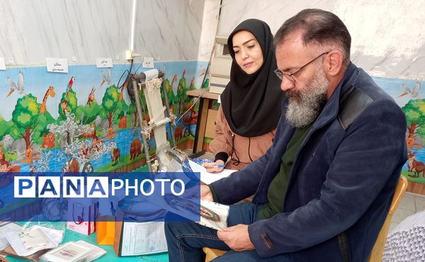 داوری آثار هنری مسابقات فرهنگی هنری آموزش و پرورش ناحیه ۳ 