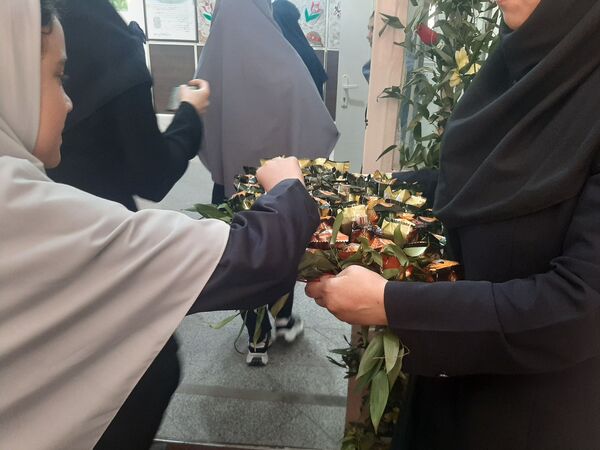 بزرگداشت هفته‌ دفاع مقدس در دبیرستان شاهد شهید حمامی
