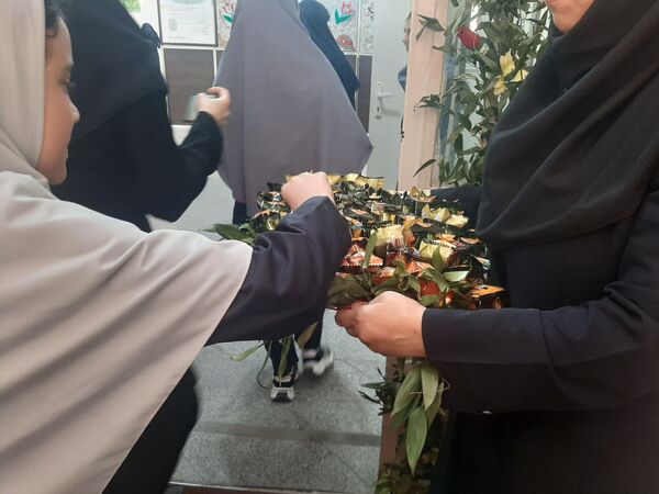 بزرگداشت هفته‌ دفاع مقدس در دبیرستان شاهد شهید حمامی