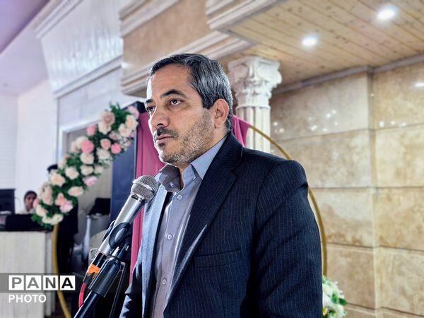 مراسم تجلیل و تقدیر از فرهنگیان در عنبرآباد