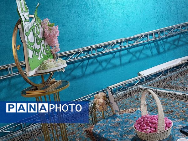 شکوه و سرور در بارگاه منور رضوی در شب ولادت پیامبر اعظم(ص)