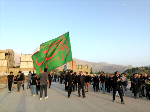 آیین زنجیر زنی و عزاداری روز تاسوعای حسینی