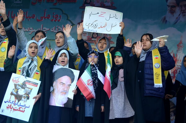 راهپیمائی باشکوه 13 آبان در تهران