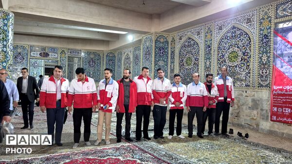 هلالی از آرامش میان موج‌های نیایش