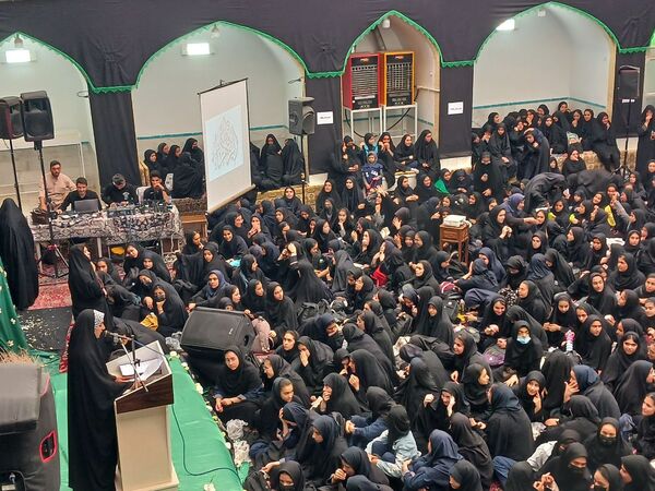 حضور دانش‌آموزان دبیرستان دخترانه شهید درعلی فراشاه در اجتماع «دختران فاطمی» شهرستان تفت 