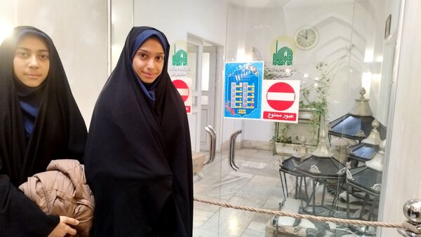 اردوی معنوی دانش آموزان دبیرستان شاهد تکتم در حرم مطهر رضوی