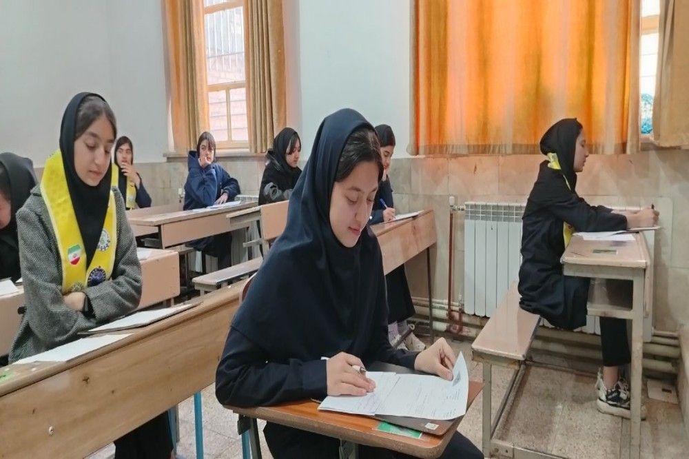  امتحانات ترم اول در دبیرستان دهنوی