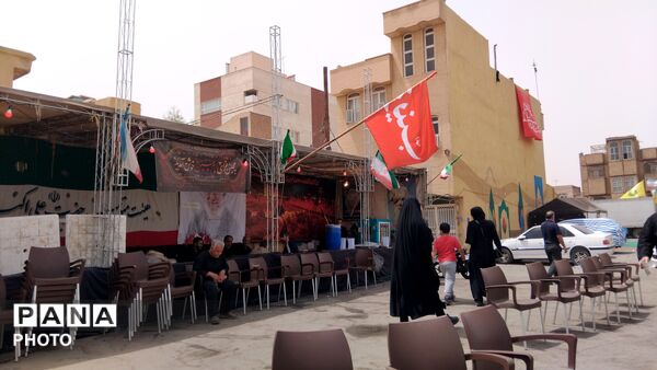 نسیم عشق در قم؛ میزبانی موکب ها از پیروان انقلاب