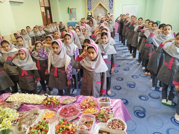 جشن میلاد امام خوبی‌ها در دبستان برادران شهید دیده‌ور کازرون