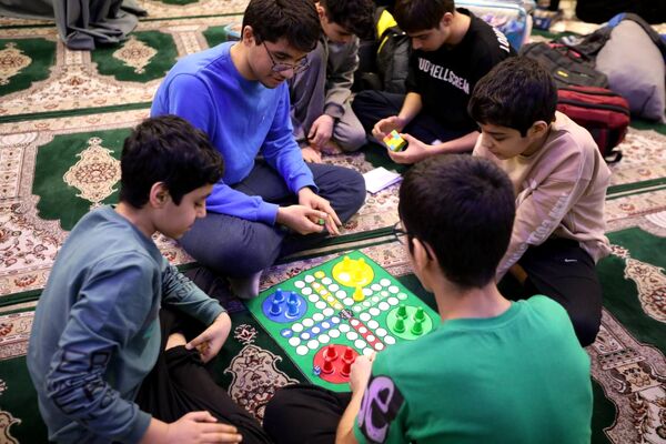 اعتکاف دانش‌آموزی در مسجد زینب کبری (س) تهران