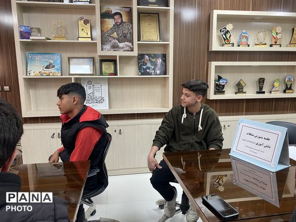 دومین جلسه مشورتی شورای دانش‌آموزی شهرستان با حضور مدیر آموزش و پرورش باخرز