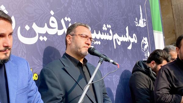 شکوه حضور فرهنگیان مناطق تهران در تشییع شهید گمنام