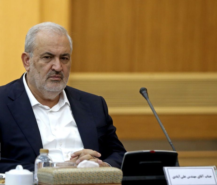 علی آبادی به عنوان وزیر نیرو کار خود را آغاز کرد