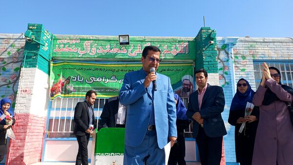مراسم سپاس معلم در دبستان شاهد اقا مصطفی خمینی کاشمر