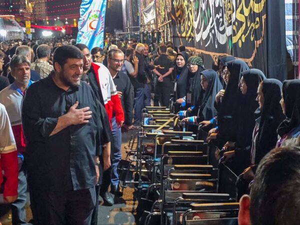 خدمت جوانان هلال‌احمر همدان به زائران رضوی در طرح ملی «قدم به قدم در مسیر بهشت»