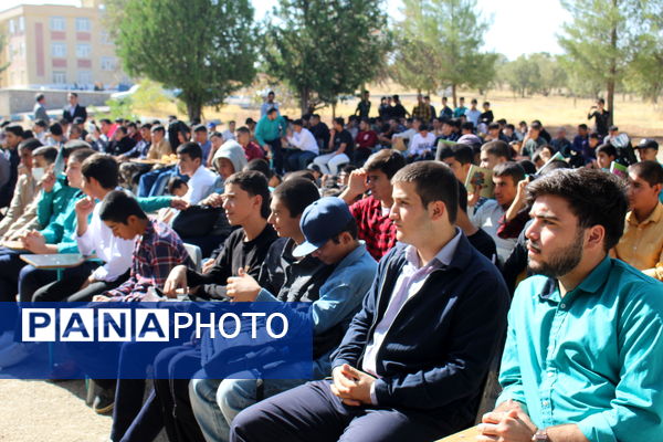 گرامیداشت هفته دفاع مقدس در مدرسه نخبگان عشایر گنجه‌ای یاسوج