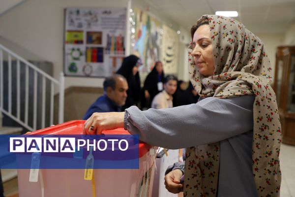 حضور پر شور مردم مشهد در چهاردهمین دوره انتخابات ریاست‌جمهوری 