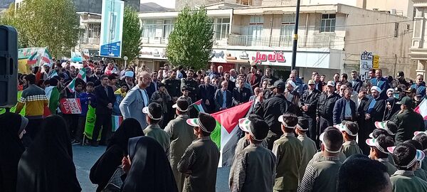 برگزاری راهپیمایی ۱۳ آبان روز دانش‌آموز در شهرستان فیروزکوه 