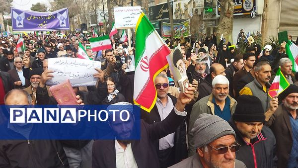 حضور افشار مختلف مردم نیشابور در راهپیمایی ۲۲ بهمن 