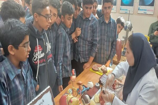 مراسم بزرگداشت روز آزمایشگاه در پژوهشسرای دانش‌آموزی خوارزمی 