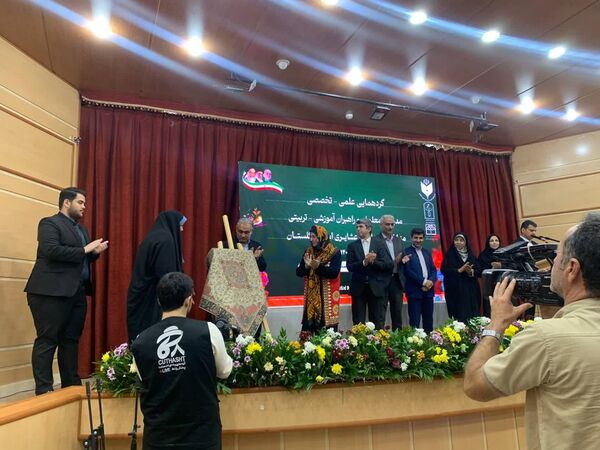 تجلیل از دانش‌آموزان برتر عشایری و کنکور سراسری در گنبد