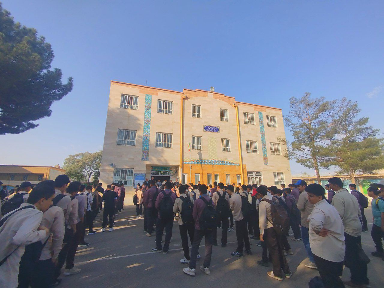 حضور مدیر آموزش و پرورش کاشمر در دبیرستان پسرانه میثاق