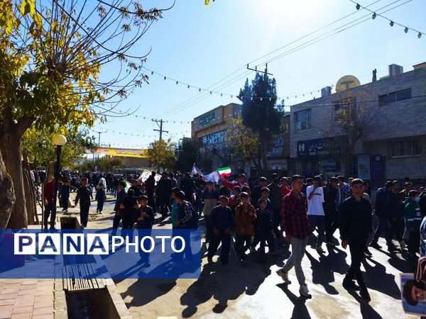 حضور پرشور مردم راز در راهپیمایی یوم‌الله ۱۳ آبان