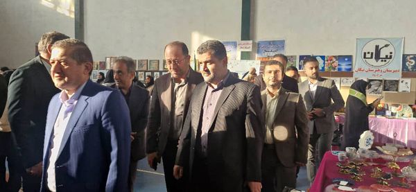 افتتاح نمایشگاه دست‌سازه‌های هنرجویان هنرستان‌های محمودآباد 