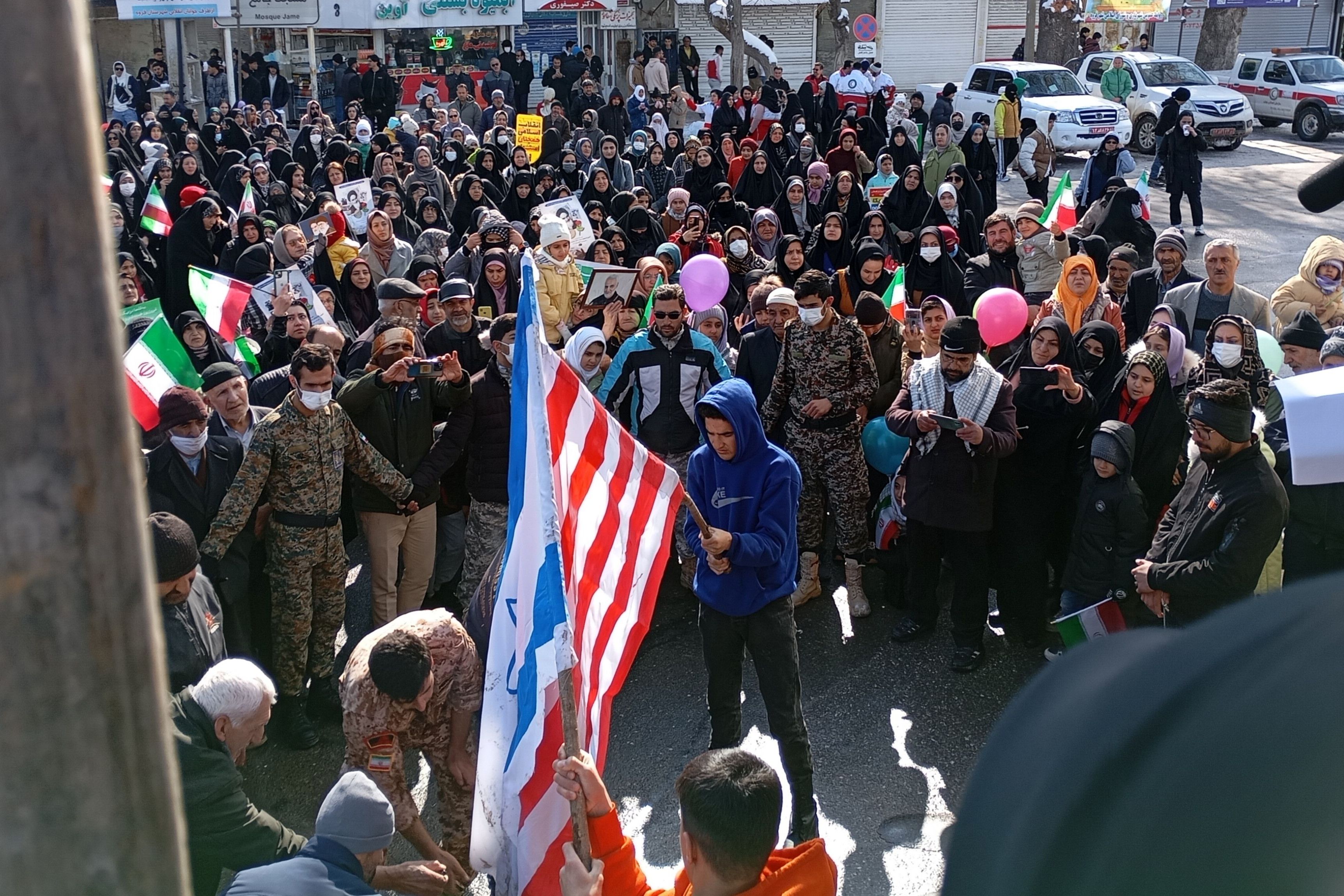حماسه‌ مردم قروه در راه پیروزی انقلاب