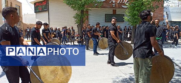 آباده در تاسوعای حسینی غرق در ماتم و عزا 