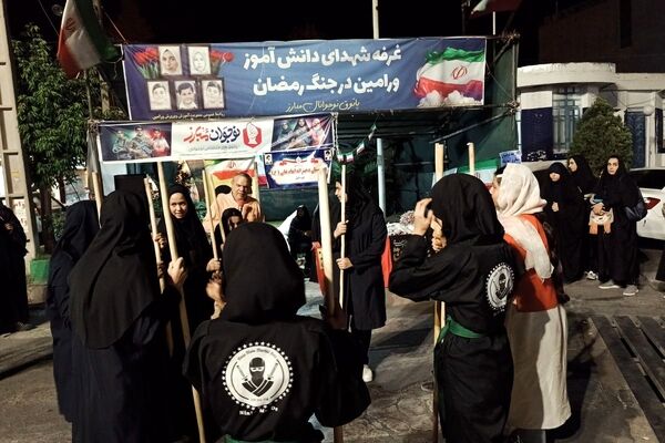 حضور پرشور دانش‌آموزان دبیرستان امام علی(ع) متوسطه اول در غرفه شهدای دانش‌آموز ورامین