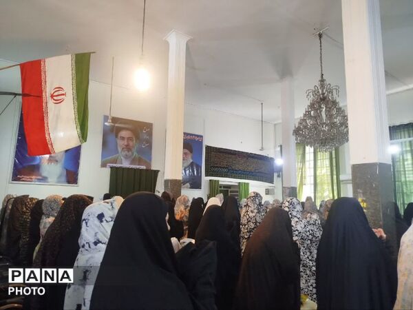 اقامه نماز استغاثه مردم کمالشهر کرج در تجمعات شبانه 