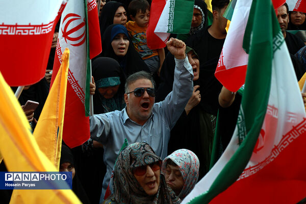 تجمع مردمی بشارت فتح در میدان انقلاب