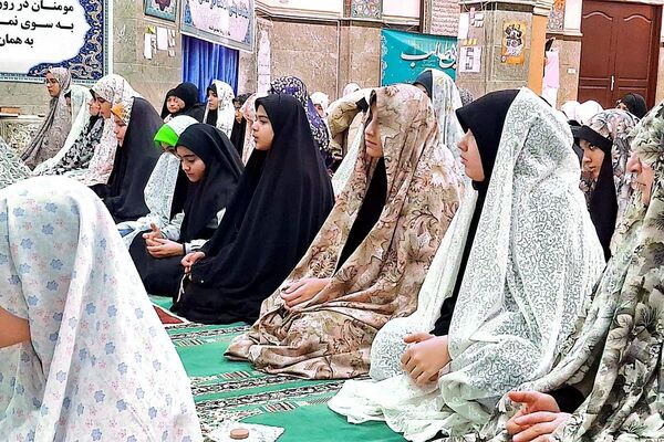 آشتی دانش‌آموزان ستایش وصابران یک  با خویشتن در خلوت اعتکاف