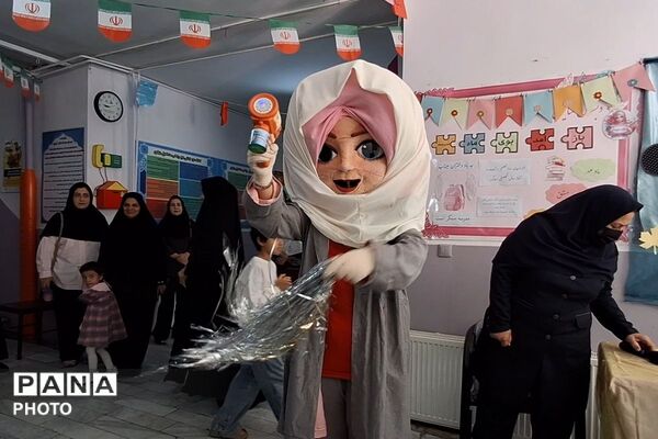 جشن شکفتن کلاس اولی‌ها در دبستان ستایش شهریار