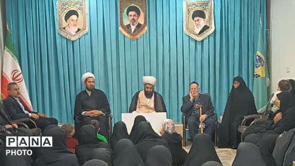 دیدار مسئولان و فعالان فرهنگی فامنین با امام‌جمعه 