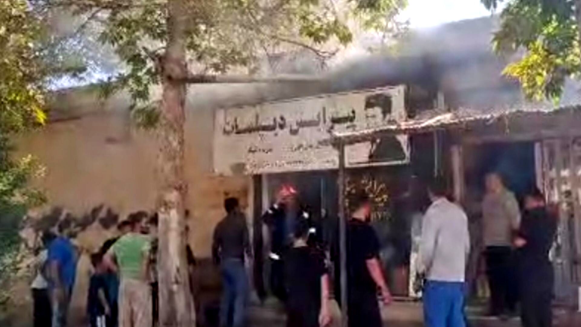 آتش‌نشانان کوهدشت از گسترش حریق در یک آرایشگاه مردانه جلوگیری کردند