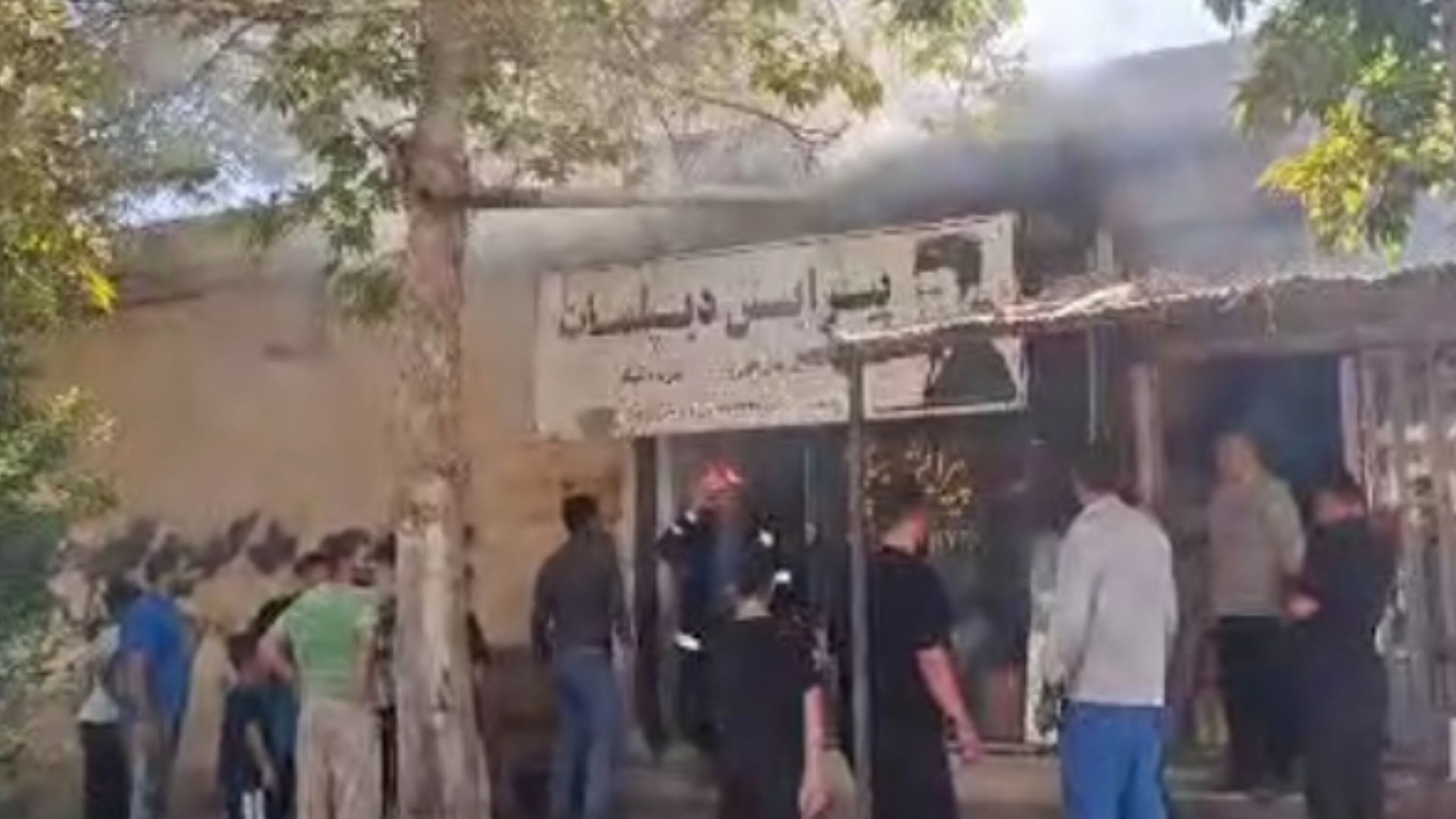 آتش‌نشانان کوهدشت از گسترش حریق در یک آرایشگاه مردانه جلوگیری کردند