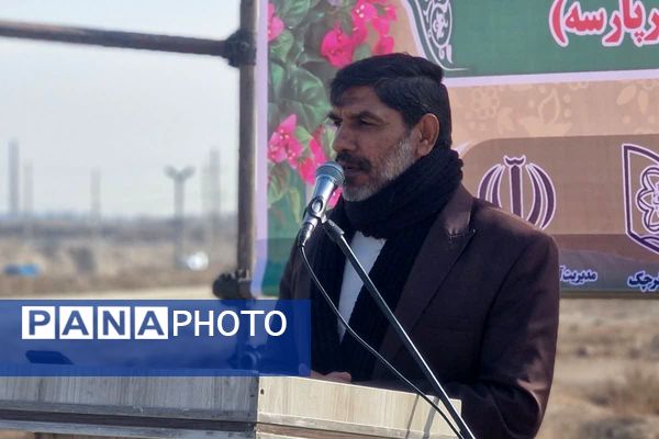 آیین کلنگ‌زنی هنرستان خیرساز هیأت امنایی در قرچک