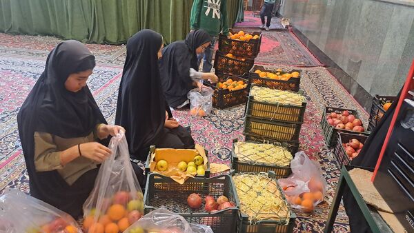 توزیع ۱۳۰ بسته یلدایی به همت خیران و معتمدان شهر بین نیازمندان