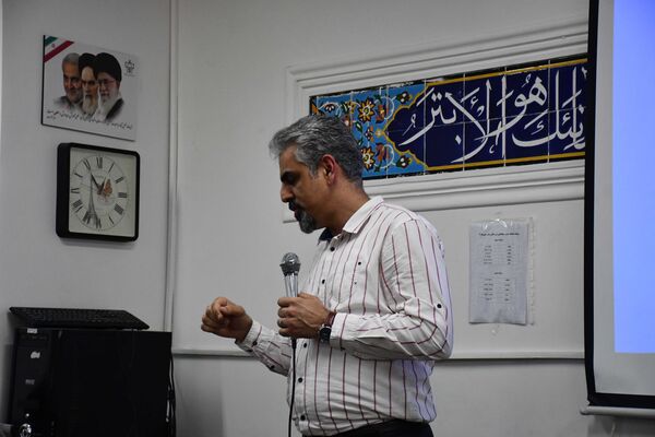 استقبال با شکوه از دانش‌آموز قهرمان و مربیان آموزش و پرورش عشایر فارس