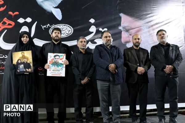 مراسم یادبود چهل و یکمین روز از شهادت رهبر سرافراز ایرانِ اسلامی در خرمدشت